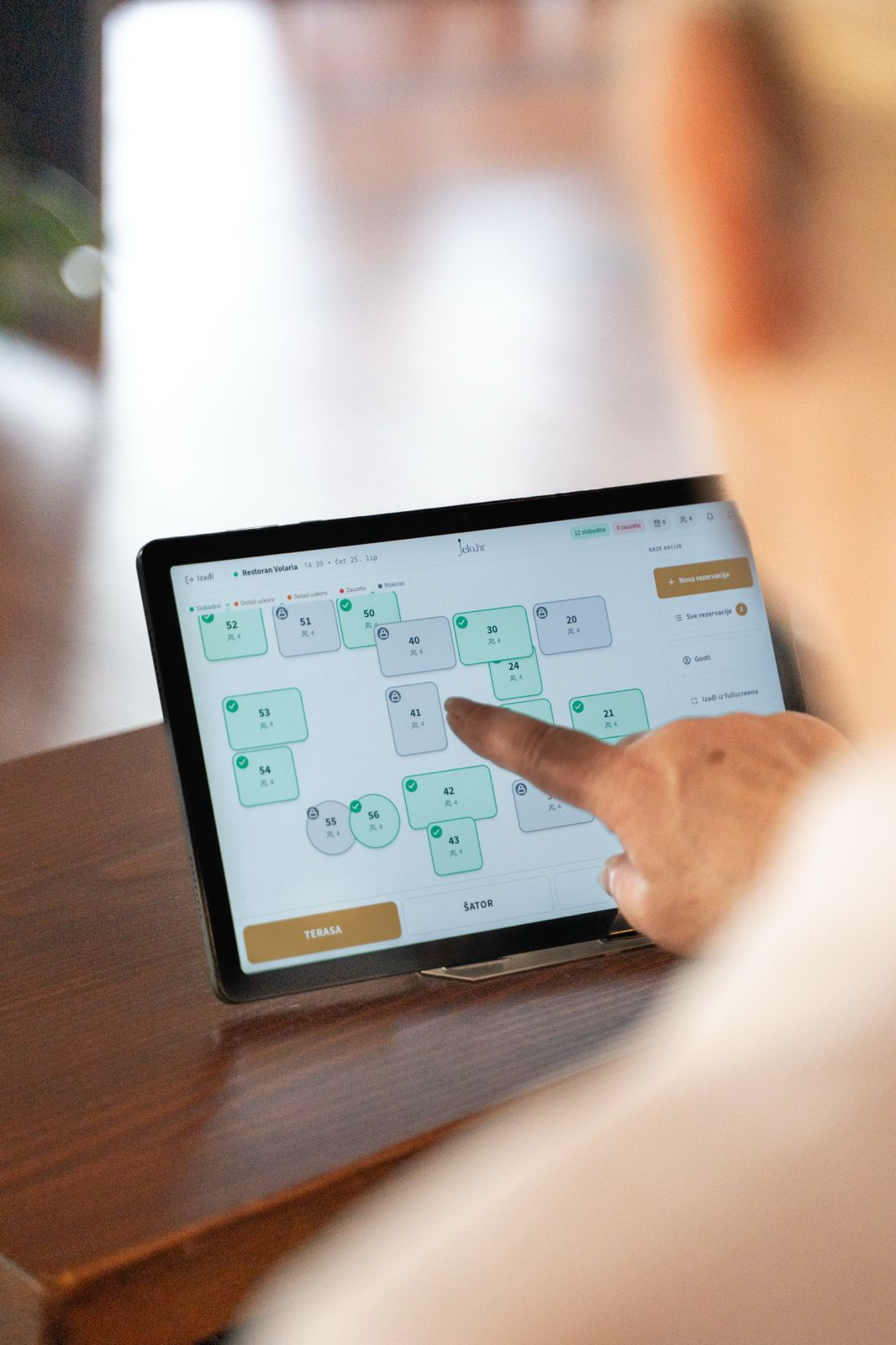 The jelo.hr reservation system open on a tablet in a restaurant