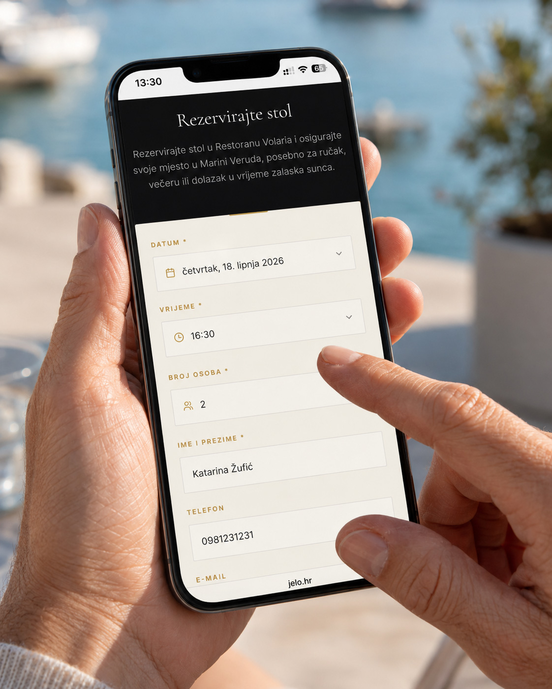 Online table reservation in the jelo.hr system on a phone